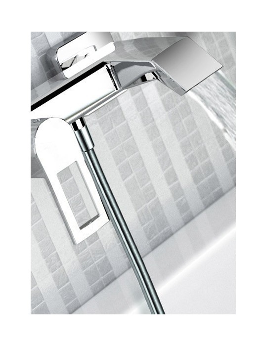 Eurorama Miscelatore Vasca Serie FLUE 138200 con doccetta e flessibile 1,50 m Ambientato