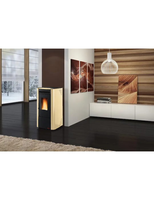 Nordica Extraflame Stufa a Pellet Ketty Evo 2.0 7 KW 187 MC Colore Pergamena ambientata